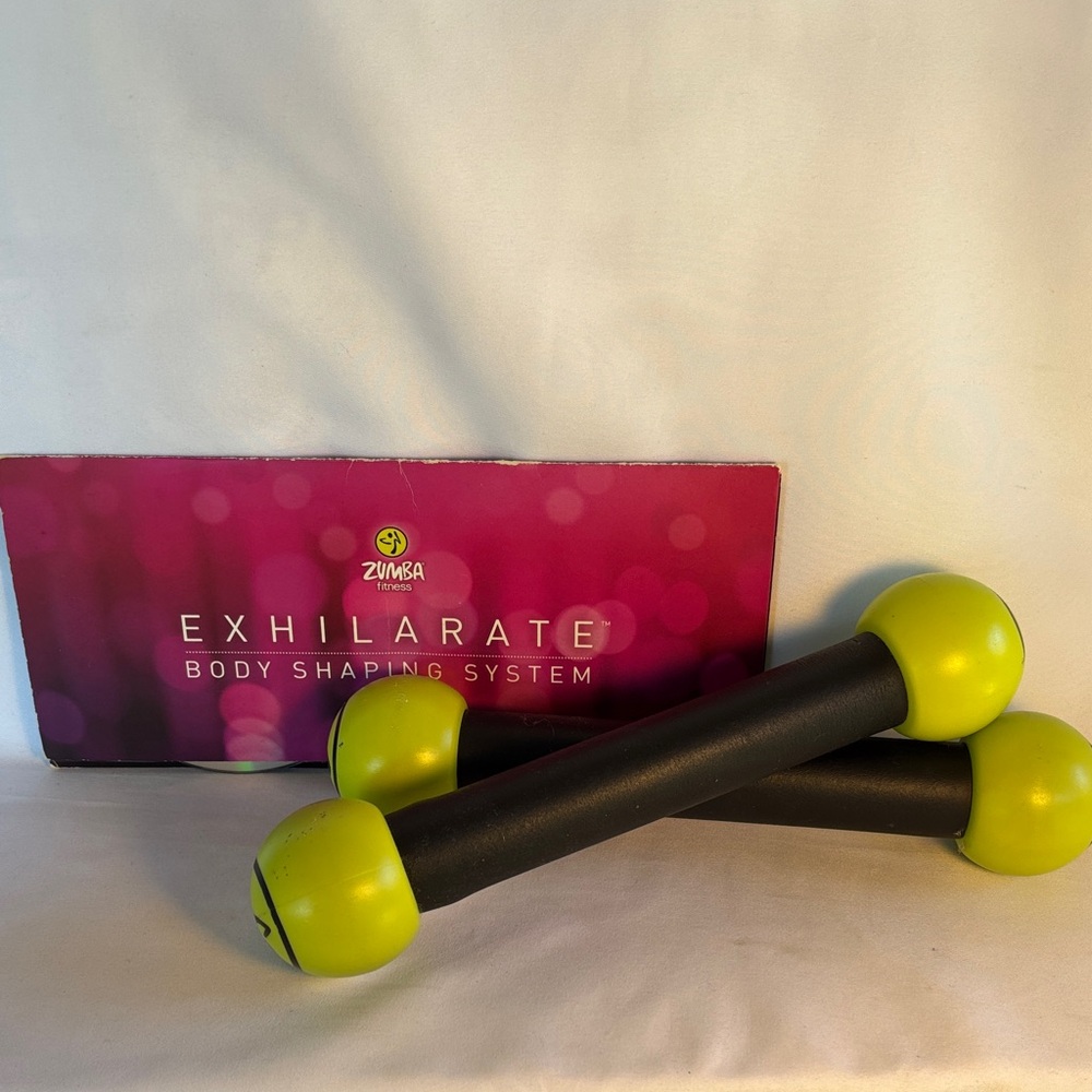 ZUMBA FITNESS EXHILARATE BODY SHAPING SYSTEM DVDs AND STICKS/MARACAS - Picture 3 of 14